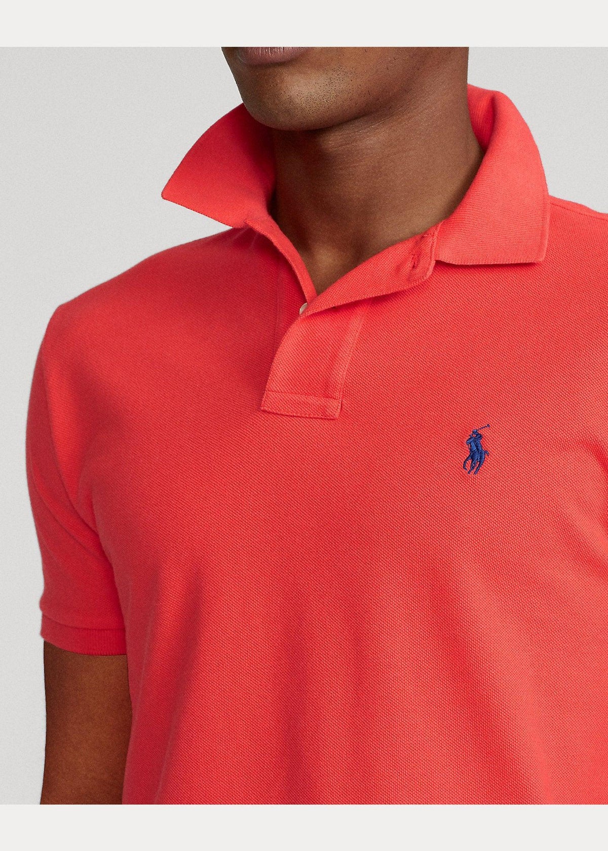 Polo de piqué rojo intenso