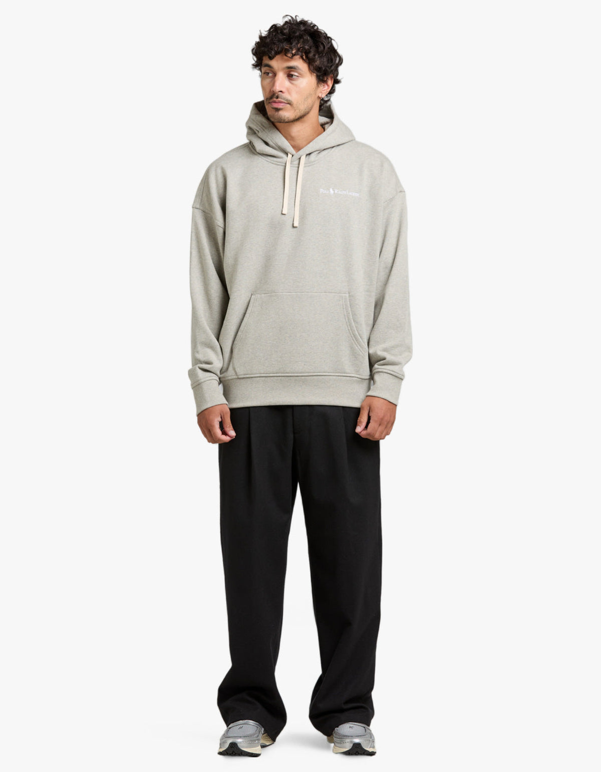 Polerón de polar con capucha gris oscuro