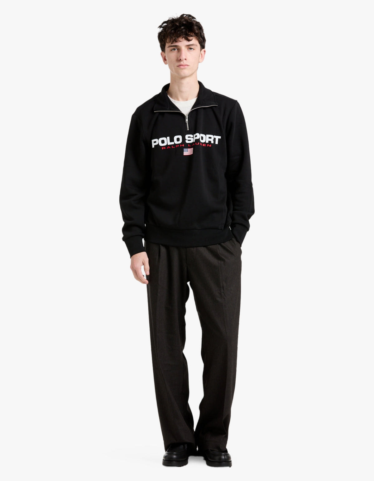 Polerón deportivo de polar negro y blanco
