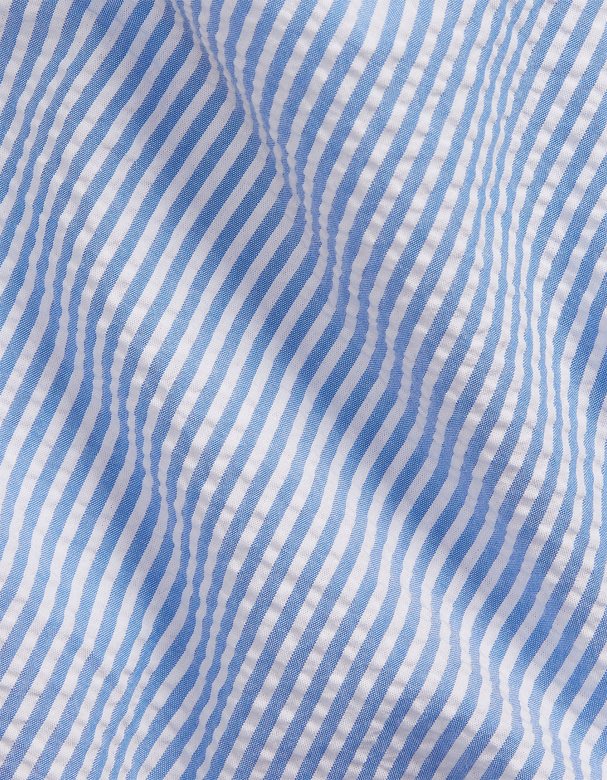 Camisa de seersucker a rayas azul y blanco