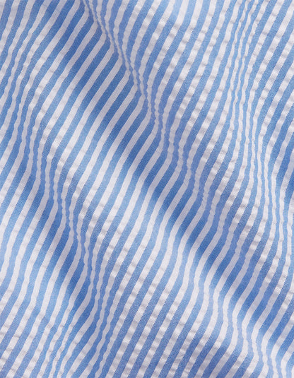 Camisa de seersucker a rayas azul y blanco