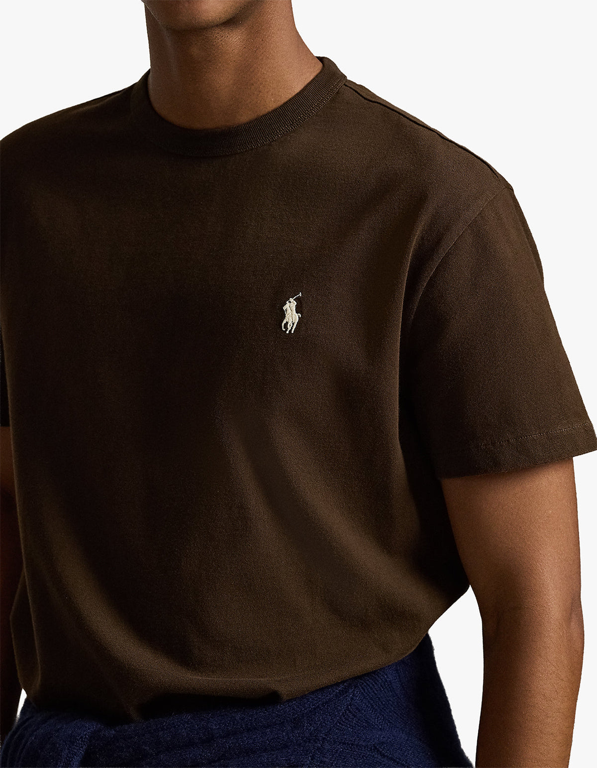 Polera de algodón cuello redondo café oscuro