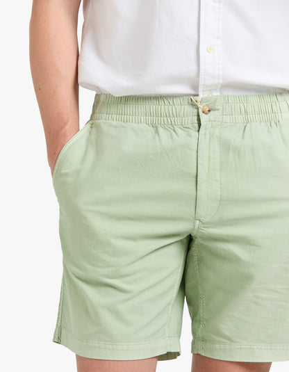 Short teñido verde piedra