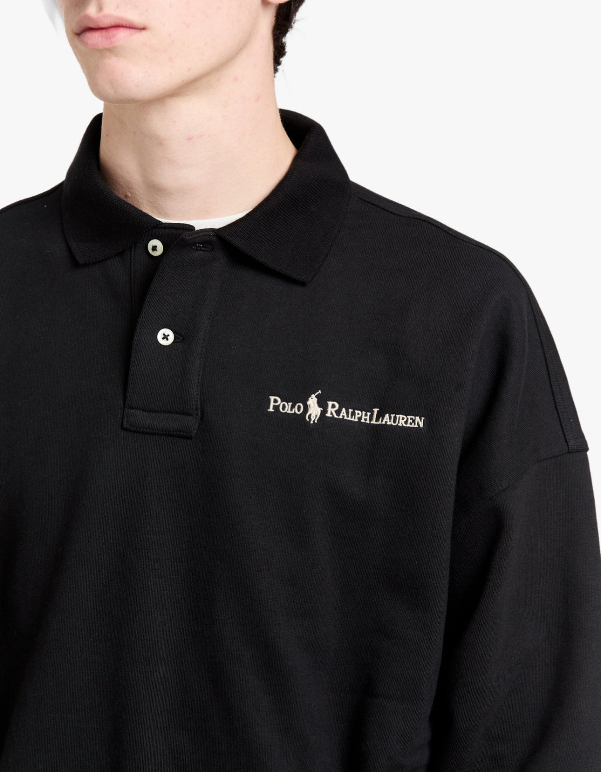 Polerón con cuello negro