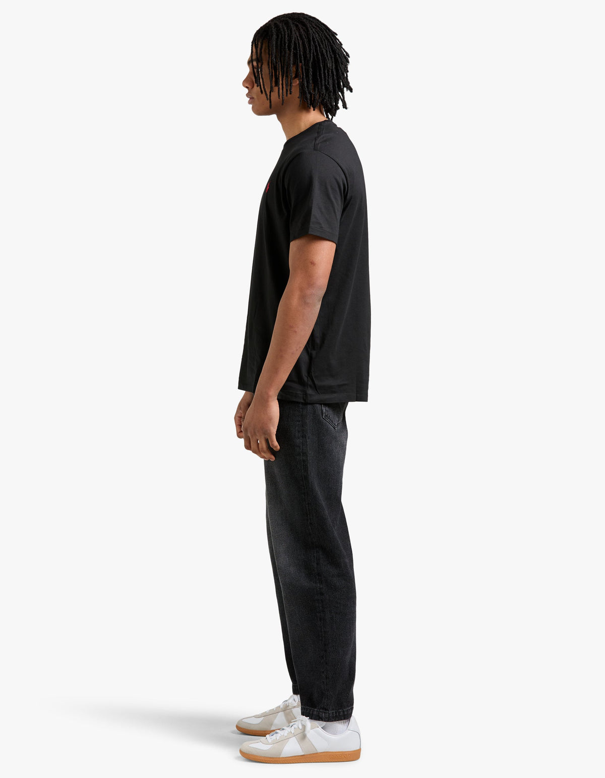 Polera cuello redondo corte slim negra