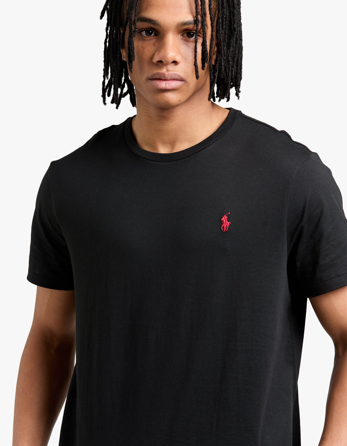 Polera cuello redondo corte slim negra