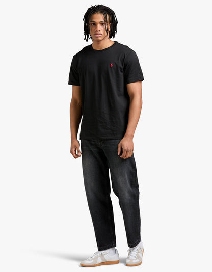Polera cuello redondo corte slim negra