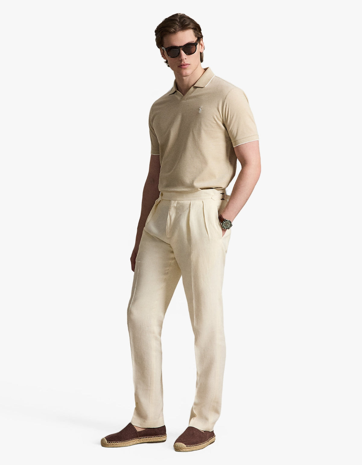 Polo de piqué texturizado beige y blanco
