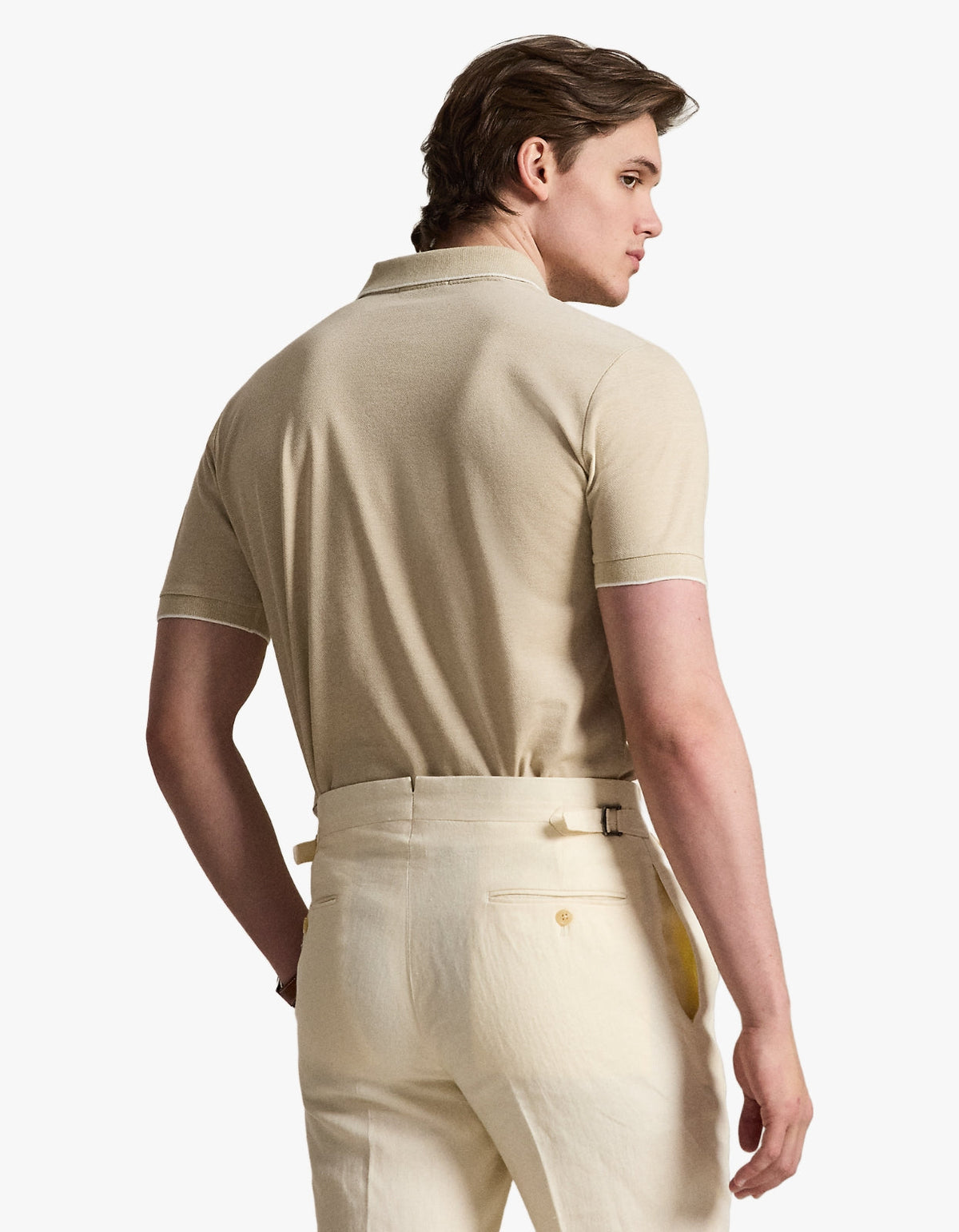 Polo de piqué texturizado beige y blanco