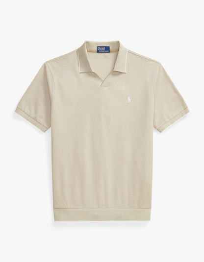 Polo de piqué texturizado beige y blanco