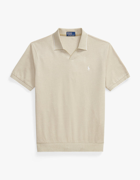 Polo de piqué texturizado beige y blanco