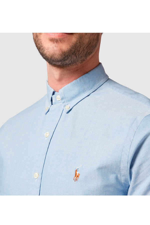 Camisa Oxford corte slim celeste